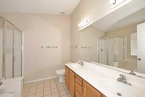 Bath - 2303 E Taro Ln, Phoenix, AZ 85024 photo 3 of 6