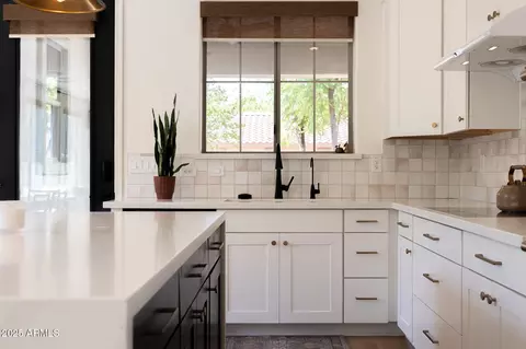 Kitchen - 2892 E Agritopia Loop S, Gilbert, AZ 85296 photo 2 of 10