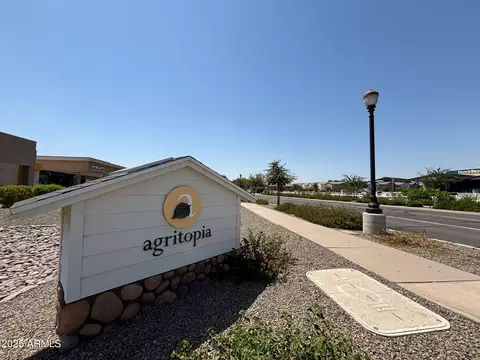 View/Area - 2892 E Agritopia Loop S, Gilbert, AZ 85296 photo 16 of 17