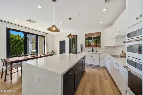 Kitchen - 2892 E Agritopia Loop S, Gilbert, AZ 85296 photo 7 of 10
