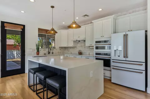 Kitchen - 2892 E Agritopia Loop S, Gilbert, AZ 85296 photo 6 of 10