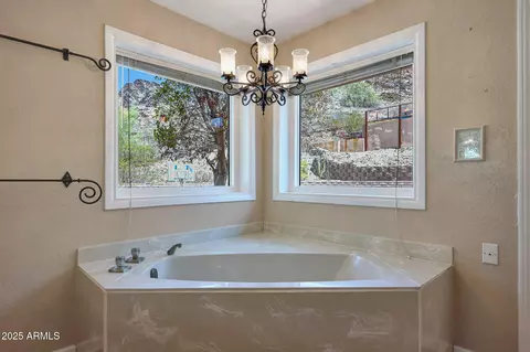 Bath - 2202 E Belmont Ave, Phoenix, AZ 85020 photo 2 of 4