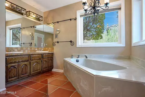 Bath - 2202 E Belmont Ave, Phoenix, AZ 85020 photo 1 of 4