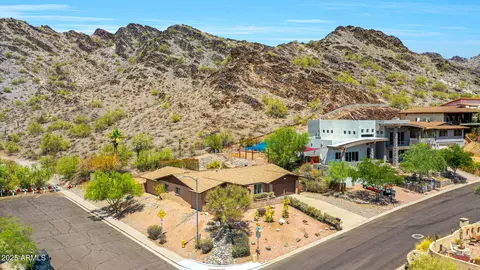 View/Area - 2202 E Belmont Ave, Phoenix, AZ 85020 photo 1 of 9