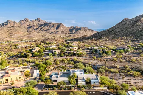 View/Area - 2401 E Carol Ave, Phoenix, AZ 85028 photo 1 of 4