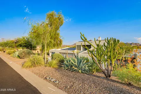 Exterior - 2401 E Carol Ave, Phoenix, AZ 85028 photo 8 of 37
