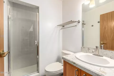 Bath - 2401 E Carol Ave, Phoenix, AZ 85028 photo 6 of 10