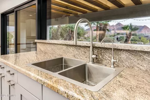 Kitchen - 2401 E Carol Ave, Phoenix, AZ 85028 photo 5 of 6