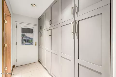 Entry Way - 2401 E Carol Ave, Phoenix, AZ 85028 photo 4 of 6