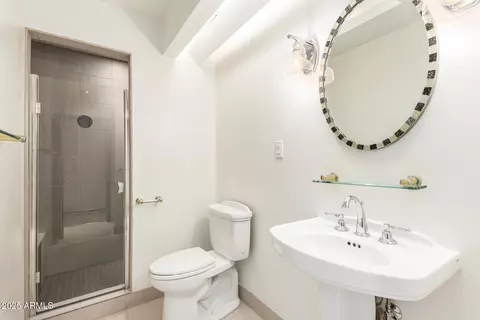 Bath - 2401 E Carol Ave, Phoenix, AZ 85028 photo 1 of 10