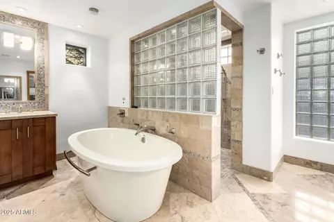Bath - 2401 E Carol Ave, Phoenix, AZ 85028 photo 4 of 10