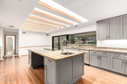 Kitchen - 2401 E Carol Ave, Phoenix, AZ 85028 photo 2 of 6
