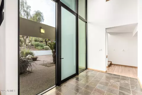 Entry Way - 2401 E Carol Ave, Phoenix, AZ 85028 photo 2 of 6