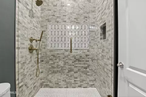 Bath - 2040 E Aris Dr, Gilbert, AZ 85298 photo 15 of 18
