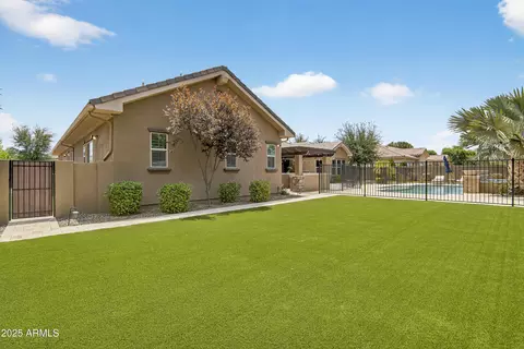 Exterior - 2040 E Aris Dr, Gilbert, AZ 85298 photo 17 of 20