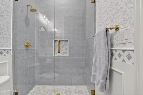 Bath - 2040 E Aris Dr, Gilbert, AZ 85298 photo 11 of 18
