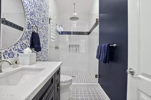 Bath - 2040 E Aris Dr, Gilbert, AZ 85298 photo 13 of 18