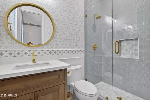 Bath - 2040 E Aris Dr, Gilbert, AZ 85298 photo 10 of 18