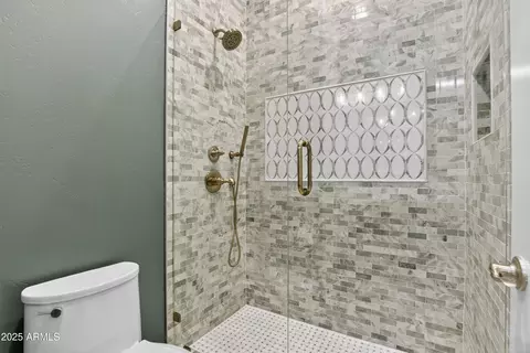 Bath - 2040 E Aris Dr, Gilbert, AZ 85298 photo 16 of 18