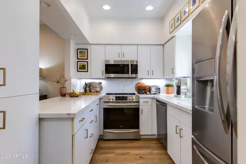 Kitchen - 6202 N 30th Pl, Phoenix, AZ 85016 photo 1 of 2