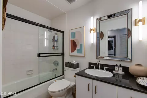 Bath - 6202 N 30th Pl, Phoenix, AZ 85016 photo 2 of 2