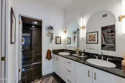 Bath - 6202 N 30th Pl, Phoenix, AZ 85016 photo 1 of 2