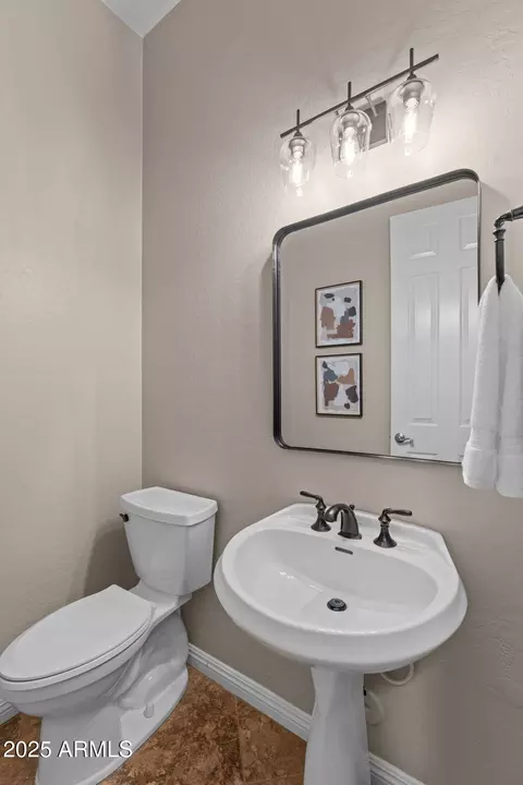 Bath - 458 E Joseph Way, Gilbert, AZ 85295 photo 8 of 9