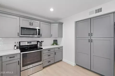 Kitchen - 2303 Evergreen St, Mesa, AZ 85213 photo 6 of 7