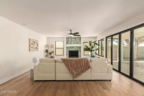 Living - 814 S Copper Key Ct, Gilbert, AZ 85233 photo 1 of 4
