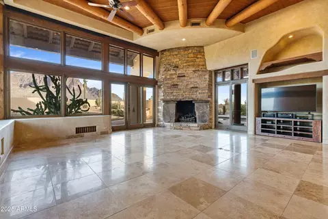 Living - 3307 N Mountain View Rd, Apache Junction, AZ 85119 photo 2 of 4