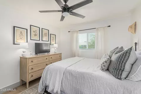 Bedroom - 2448 E Meadowbrook Ave, Phoenix, AZ 85016 photo 2 of 3