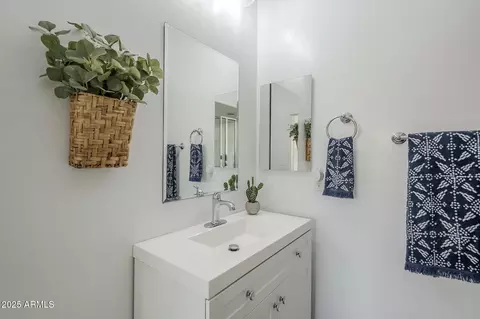 Bath - 10515 E Nopal Ave, Mesa, AZ 85209 photo 5 of 5