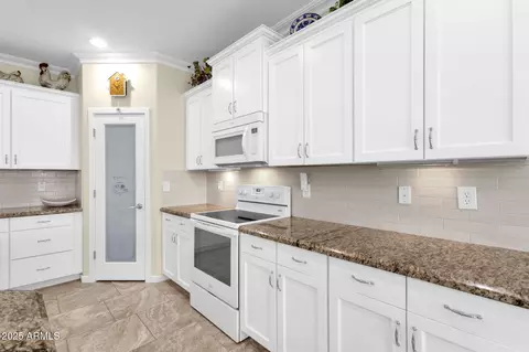 Kitchen - 2815 E Russell St, Mesa, AZ 85213 photo 5 of 5