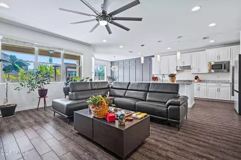 2929 W Amber Sun Dr, Phoenix, AZ 85085