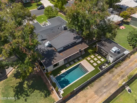View/Area - 902 W State Ave, Phoenix, AZ 85021 photo 3 of 6