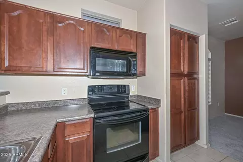 Kitchen - 2250 E Deer Valley Dr #58, Phoenix, AZ 85024 photo 3 of 3