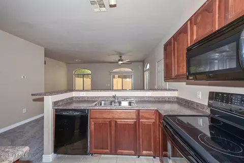 Kitchen - 2250 E Deer Valley Dr #58, Phoenix, AZ 85024 photo 2 of 3