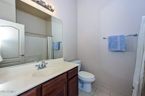 Bath - 2250 E Deer Valley Dr #58, Phoenix, AZ 85024 photo 1 of 3