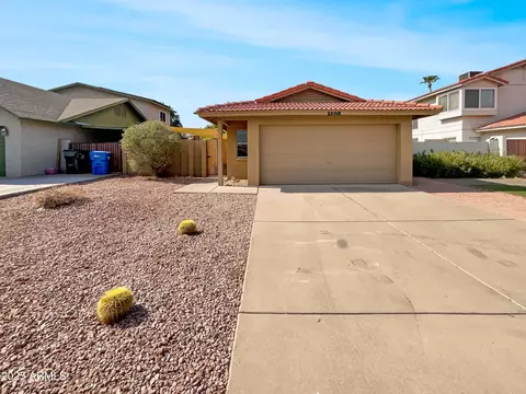 4901 W Gelding Dr, Glendale, AZ 85306