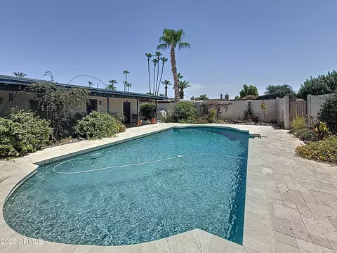 Exterior - 3529 E Cannon Dr, Phoenix, AZ 85028 photo 7 of 8