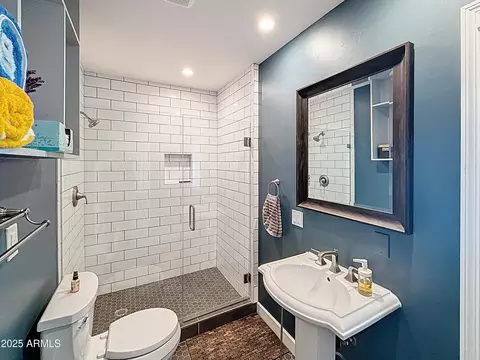 Bath - 3529 E Cannon Dr, Phoenix, AZ 85028 photo 4 of 4