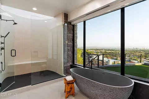 Bath - 7147 N 23rd Pl, Phoenix, AZ 85020 photo 4 of 10