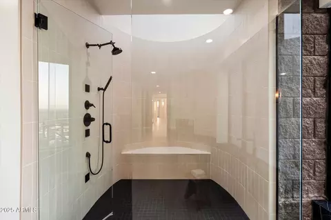 Bath - 7147 N 23rd Pl, Phoenix, AZ 85020 photo 6 of 10