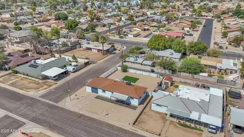 View/Area - 8302 N 30th Dr, Phoenix, AZ 85051 photo 2 of 7