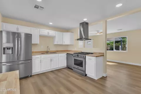 Kitchen - 8302 N 30th Dr, Phoenix, AZ 85051 photo 2 of 3