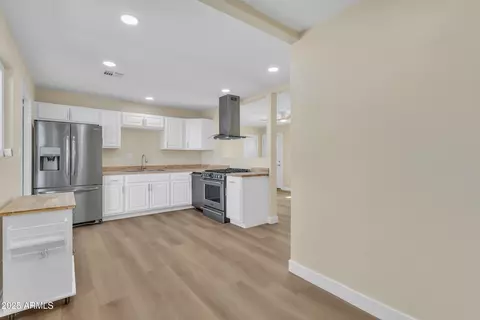 Entry Way - 8302 N 30th Dr, Phoenix, AZ 85051 photo 6 of 6