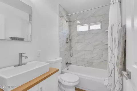 Bath - 8302 N 30th Dr, Phoenix, AZ 85051 photo 2 of 4
