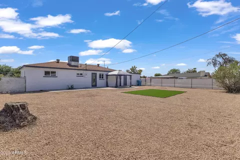 Exterior - 8302 N 30th Dr, Phoenix, AZ 85051 photo 4 of 6