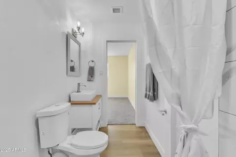 Bath - 8302 N 30th Dr, Phoenix, AZ 85051 photo 4 of 4