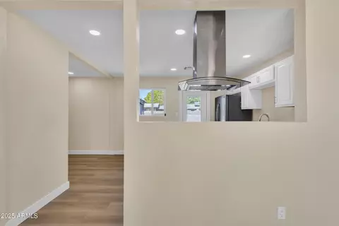 Entry Way - 8302 N 30th Dr, Phoenix, AZ 85051 photo 4 of 6